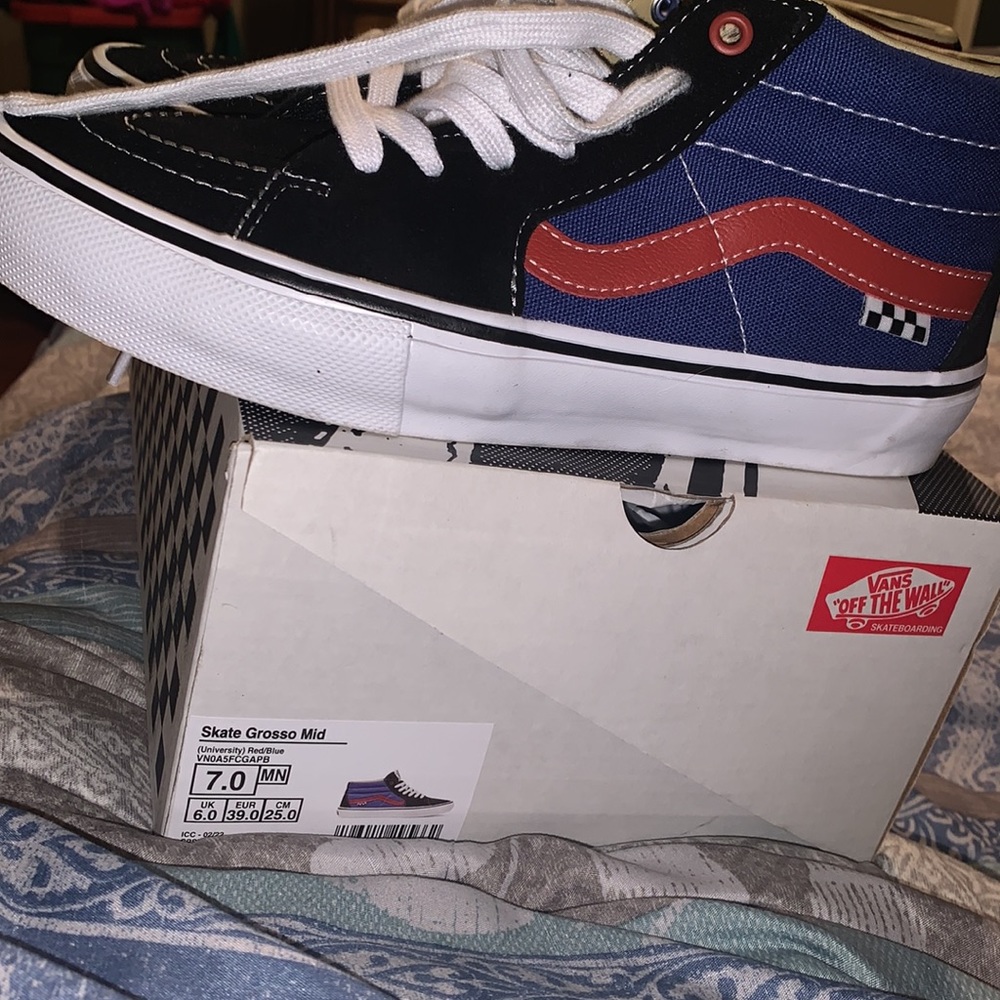 Vans - Picture 3 of 6